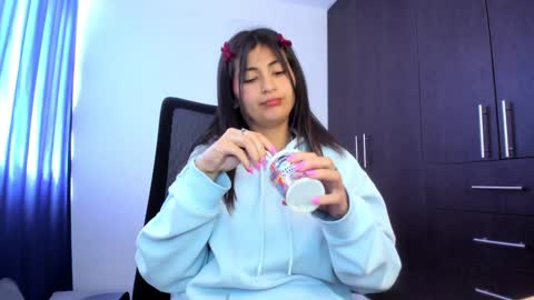 Snapshot of _giaa_ chatting on December 12, 4:32 pm _giaa_ online show from December 12, 4:32 pm