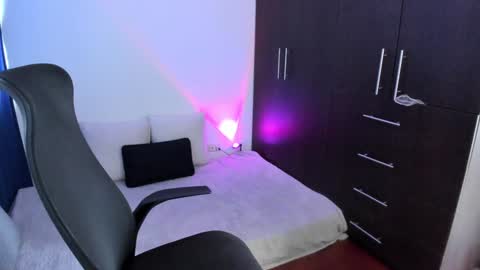 Snapshot of _giaa_ chatting on December 18, 5:42 pm _giaa_ online show from December 18, 5:42 pm