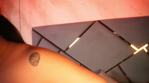 _giggy online show from December 4, 11:30 am