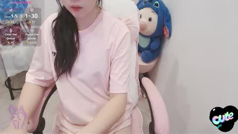 Snapshot of _girlcute_ chatting on October 13, 2:17 pm Anna online show from October 13, 2:17 pm