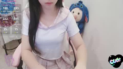 Snapshot of _girlcute_ chatting on October 19, 1:34 pm Anna online show from October 19, 1:34 pm