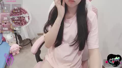 Snapshot of _girlcute_ chatting on November 7, 2:06 pm Anna online show from November 7, 2:06 pm