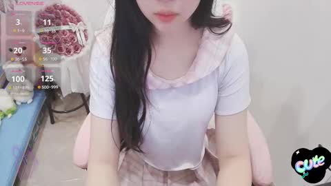 Snapshot of _girlcute_ chatting on November 12, 1:22 pm Anna online show from November 12, 1:22 pm