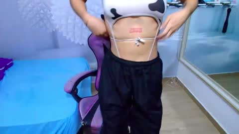 _gold_strawberry_ online show from May 11, 2:06 am