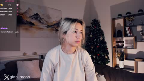 Snapshot of _golden_moon_ chatting on December 28, 7:33 pm Rina online show from December 28, 7:33 pm