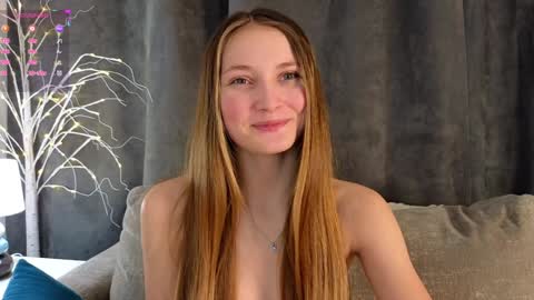 Snapshot of _green_green_ chatting on December 16, 7:26 am Milly online show from December 16, 7:26 am