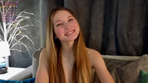 Snapshot of _green_green_ chatting on December 20, 7:33 am Milly online show from December 20, 7:33 am