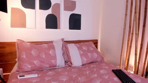 Hanna johnson online show from February 1, 4:03 am