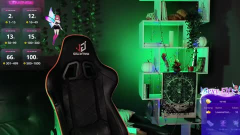 Snapshot of _helencarter chatting on December 8, 8:25 pm Helen Carter 3  Next stream   2330 MSC online show from December 8, 8:25 pm