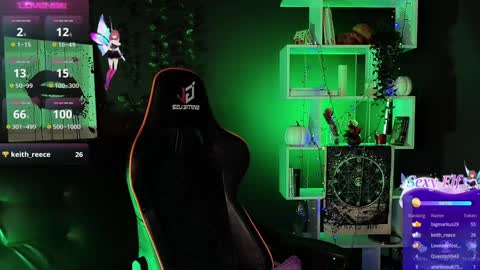 Snapshot of _helencarter chatting on December 9, 11:56 pm Helen Carter 3  Next stream   2330 MSC online show from December 9, 11:56 pm