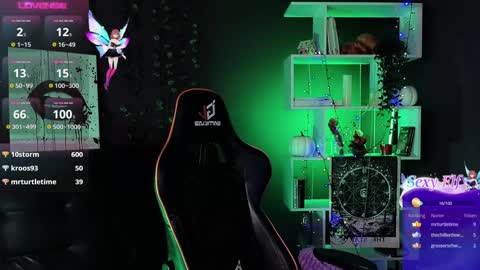 Snapshot of _helencarter chatting on December 11, 2:52 am Helen Carter 3  Next stream   2330 MSC online show from December 11, 2:52 am