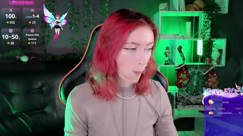 Snapshot of _helencarter chatting on December 14, 9:13 pm Helen Carter 3  Next stream   2330 MSC online show from December 14, 9:13 pm