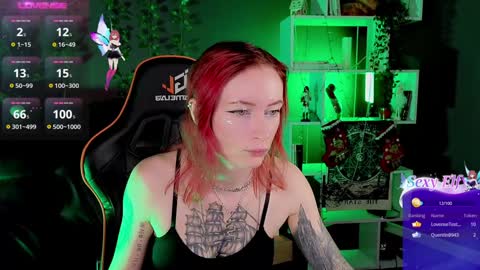 Snapshot of _helencarter chatting on December 15, 10:04 pm Helen Carter 3  Next stream   2330 MSC online show from December 15, 10:04 pm