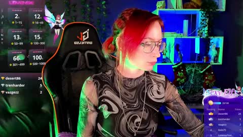 Snapshot of _helencarter chatting on December 17, 12:01 am Helen Carter 3  Next stream   2330 MSC online show from December 17, 12:01 am