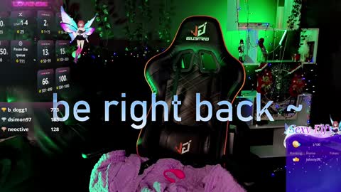 Snapshot of _helencarter chatting on December 25, 11:53 pm Helen Carter 3  Next stream   2330 MSC online show from December 25, 11:53 pm