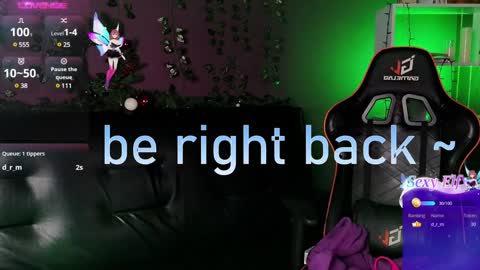 Snapshot of _helencarter chatting on December 30, 2:42 am Helen Carter 3  Next stream   2330 MSC online show from December 30, 2:42 am