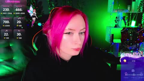 Snapshot of _helencarter chatting on January 3, 8:32 pm Helen Carter 3  Next stream   2330 MSC online show from January 3, 8:32 pm