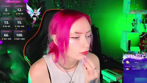 Snapshot of _helencarter chatting on January 7, 8:42 pm Helen Carter 3  Next stream   2330 MSC online show from January 7, 8:42 pm