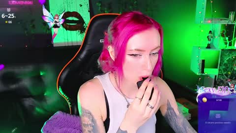 Snapshot of _helencarter chatting on January 8, 8:50 pm Helen Carter 3  Next stream   2330 MSC online show from January 8, 8:50 pm