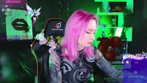 Snapshot of _helencarter chatting on February 17, 8:47 pm Helen Carter 3  Next stream   2330 MSC online show from February 17, 8:47 pm