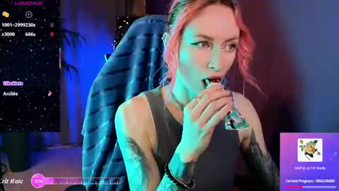 Snapshot of _helencarter chatting on July 6, 8:44 pm Helen Carter 3 Next stream 2330 MSC online show from July 6, 8:44 pm
