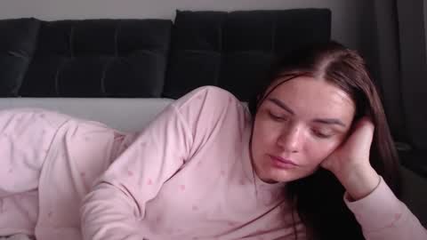Snapshot of _hidden_frommymoom_ chatting on May 9, 8:52 am Criss4u online show from May 9, 8:52 am
