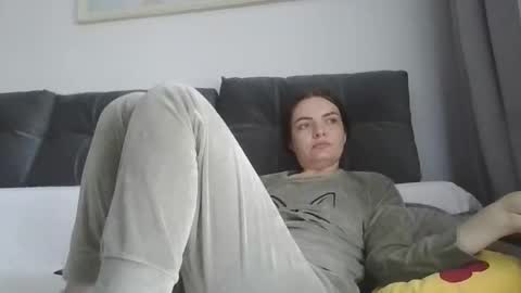 Snapshot of _hidden_frommymoom_ chatting on May 10, 9:03 am Criss4u online show from May 10, 9:03 am
