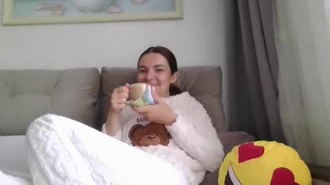 Snapshot of _hidden_frommymoom_ chatting on May 19, 8:42 am Criss4u online show from May 19, 8:42 am