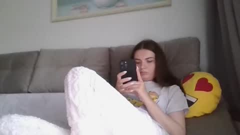 Snapshot of _hidden_frommymoom_ chatting on May 20, 5:24 am Criss4u online show from May 20, 5:24 am