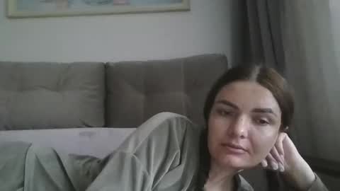 Snapshot of _hidden_frommymoom_ chatting on May 21, 8:10 am Criss4u online show from May 21, 8:10 am