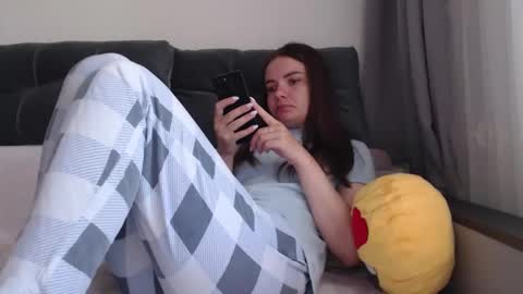 Snapshot of _hidden_frommymoom_ chatting on May 27, 8:00 am Criss4u online show from May 27, 8:00 am