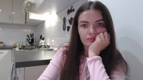 Snapshot of _hidden_frommymoom_ chatting on June 3, 4:34 pm Criss4u online show from June 3, 4:34 pm
