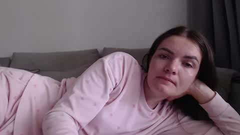 Snapshot of _hidden_frommymoom_ chatting on June 9, 5:41 am Criss4u online show from June 9, 5:41 am