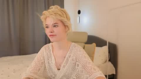 Snapshot of _honnyland chatting on May 24, 12:21 pm Alisha online show from May 24, 12:21 pm