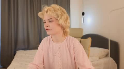 Snapshot of _honnyland chatting on May 28, 12:13 pm Alisha online show from May 28, 12:13 pm