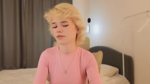 Snapshot of _honnyland chatting on May 31, 12:23 pm Alisha online show from May 31, 12:23 pm