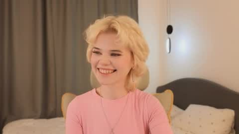Snapshot of _honnyland chatting on June 4, 1:06 pm Alisha online show from June 4, 1:06 pm