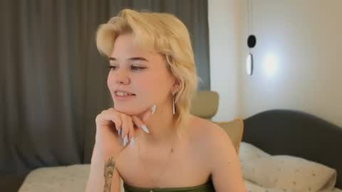 Snapshot of _honnyland chatting on June 14, 1:24 pm Alisha online show from June 14, 1:24 pm