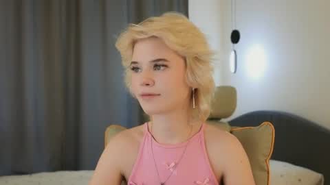 Snapshot of _honnyland chatting on June 15, 1:13 pm Alisha online show from June 15, 1:13 pm