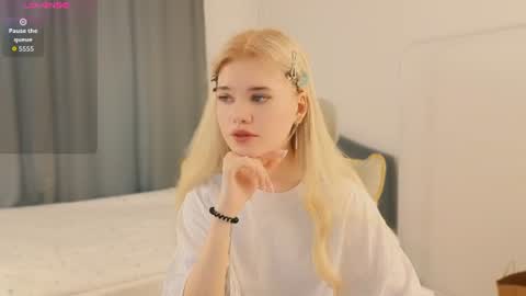 Alisha online show from July 25, 2:03 pm