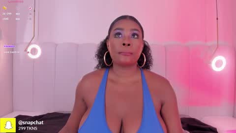 Snapshot of _huge_boobs_ebony chatting on October 29, 7:37 pm Darlis online show from October 29, 7:37 pm