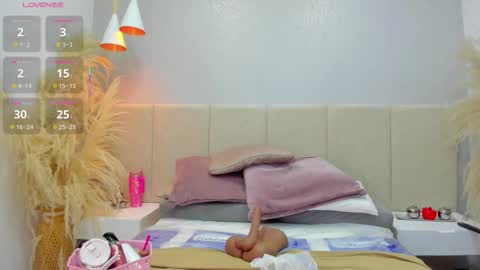 Snapshot of _huge_boobs_ebony chatting on November 23, 12:16 pm Darlis online show from November 23, 12:16 pm