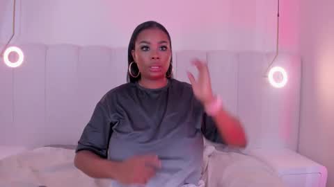 Snapshot of _huge_boobs_ebony chatting on November 28, 7:49 pm Darlis online show from November 28, 7:49 pm