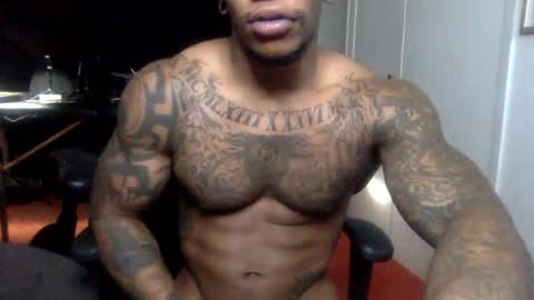 Snapshot of _infamous_ chatting on December 3, 4:28 pm Tatted34 aka PimpDaddy SlickDick online show from December 3, 4:28 pm