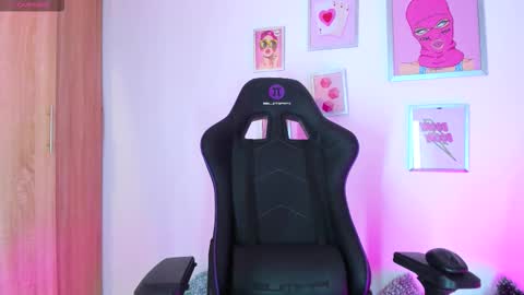 Snapshot of _ivanna_volk chatting on October 9, 1:25 am Ivanna online show from October 9, 1:25 am