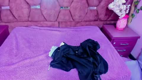  Ivy Luna online show from July 10, 7:05 pm