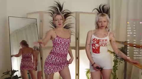 Snapshot of _jessica_jane_ chatting on November 22, 8:52 pm Lolly and Dora online show from November 22, 8:52 pm