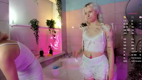 Snapshot of _jessica_jane_ chatting on December 2, 9:10 pm Lolly and Dora online show from December 2, 9:10 pm