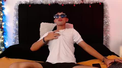 Snapshot of _johan_smith chatting on December 15, 11:14 am Johan online show from December 15, 11:14 am