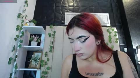 Mia online show from March 7, 1:51 pm
